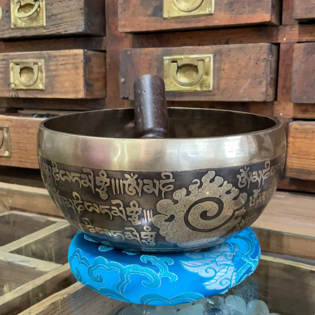 Cuenco tibetano antiguo de siete metales grabado echo a mano, ojos de buda